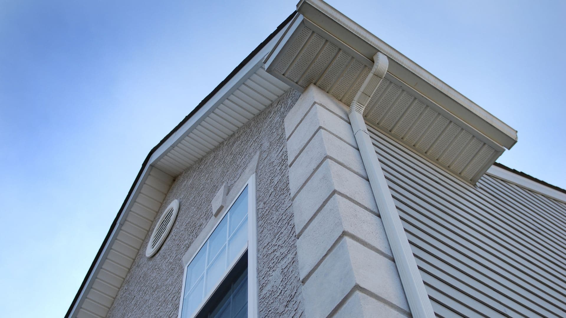 Seamless Gutters & Gutter Guards for Grandview Homes